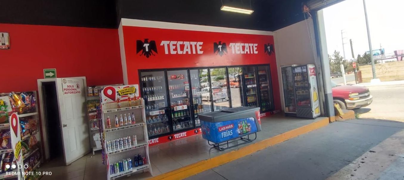 Rotulación de muro interior con gráficos de marca